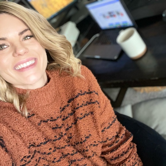 Meet your Posher, Kat! - Picture 2 of 2